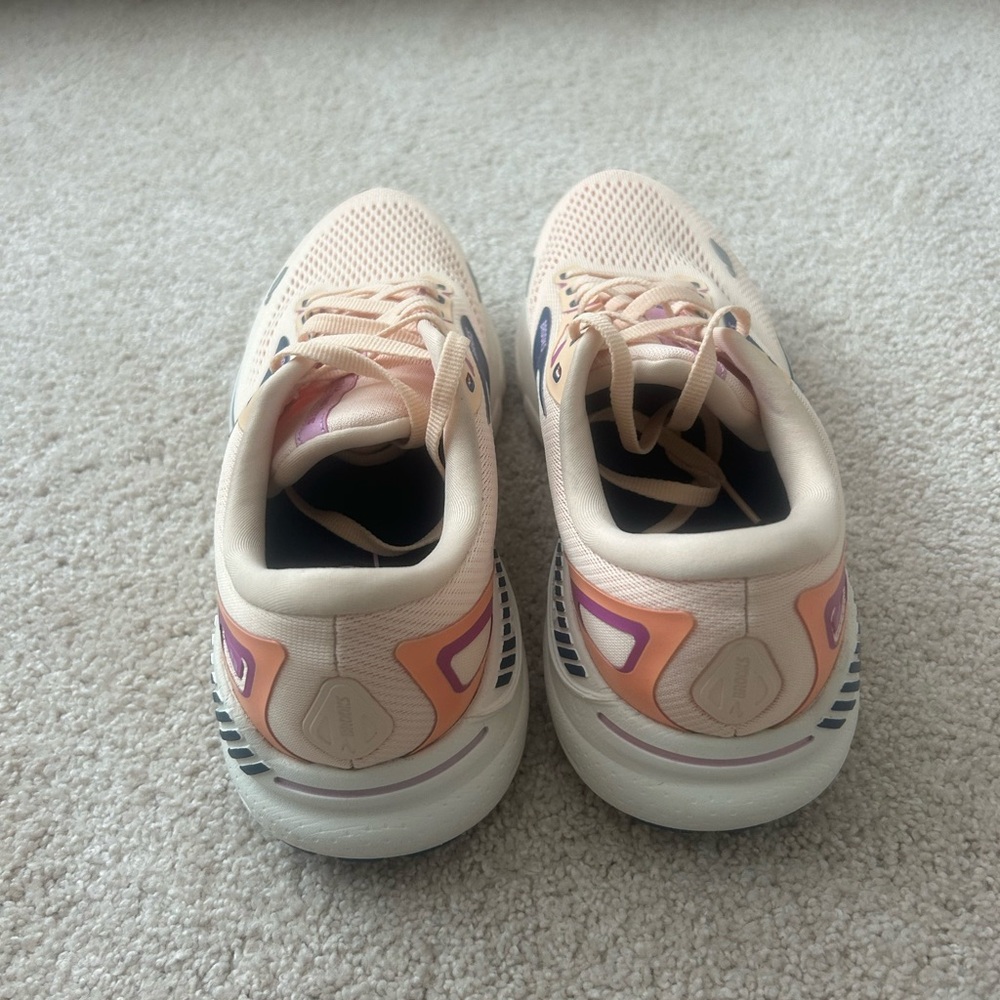 Brooks Women's Adrenaline GTS 23 in Apricot - Picture 4 of 7